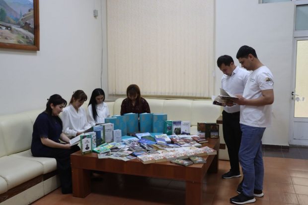 O‘zbekko‘mir” AJ tizimida O‘zbekiston Respublikasi Prezidentining 2026-yil 15-yanvardagi PQ-9-sonli “Kitobxonlik madaniyatini rivojlantirish va aholi o‘rtasida kitob o‘qishga qiziqishni oshirish chora-tadbirlari to‘g‘risida”gi qarori ijrosini ta’minlash maqsadida korxonada “kitob burchaklari” tashkil etilmoqda.