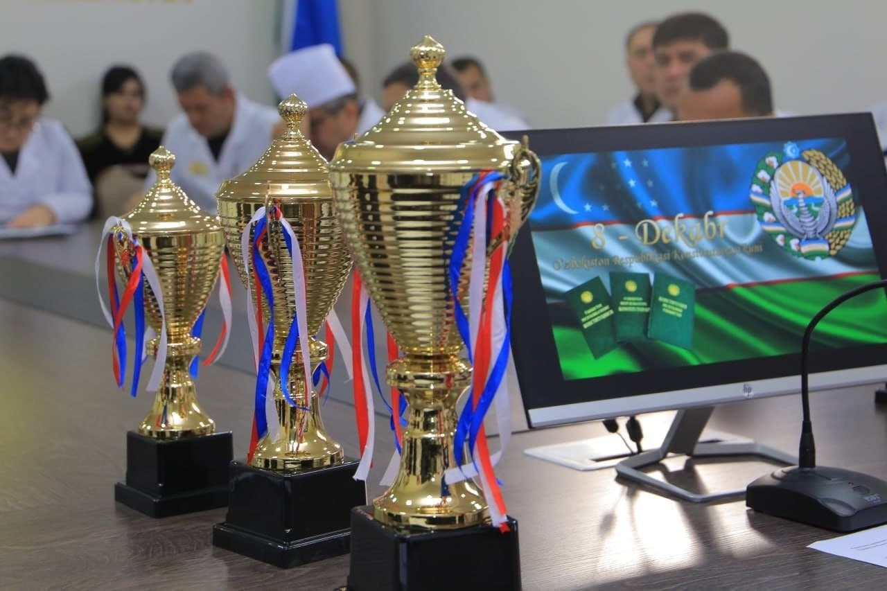 Бухородаги клиник марказда Конституция байрами кенг нишонланди